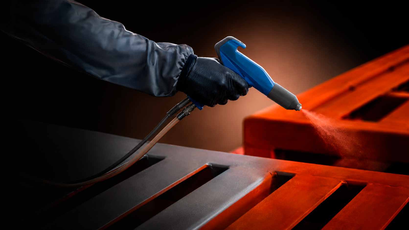 Aplicação de pintura eletrostática